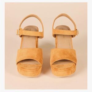 Amazon Essentials Women's Camel Platform Sandals